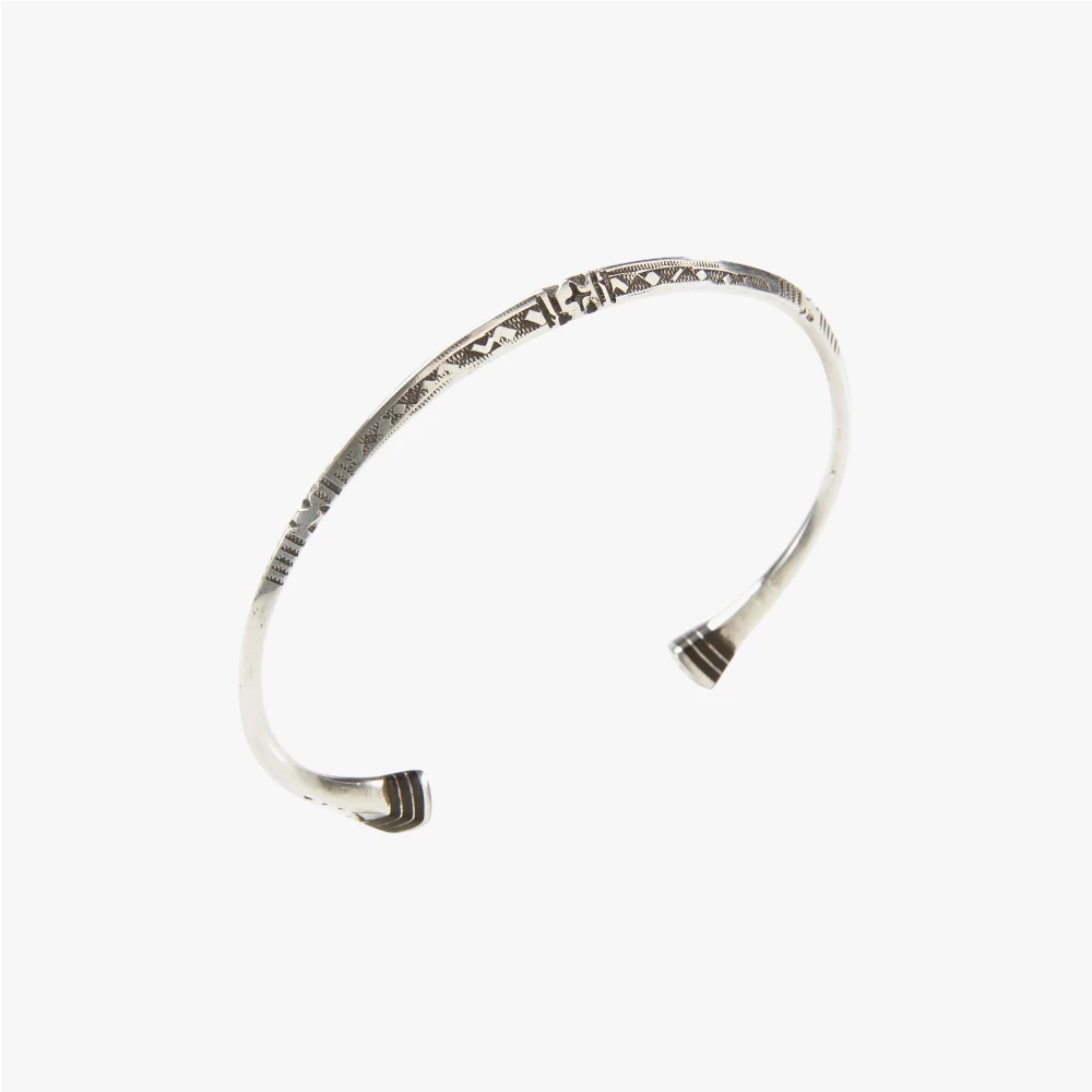 The Adawat’n Tafoukt Bracelet showing scale, fit, and refined presence when worn.