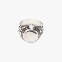 Full view of the Adawat’n Tuareg Abrun Tissght Ring showing the handcrafted metal form and distinctive Tuareg-inspired design.