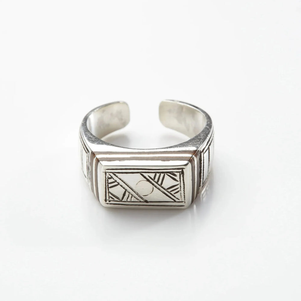 Front view of Adawat'n Tuareg Ring Talbit