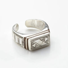 Side view of Adawat'n Tuareg Ring Talbit