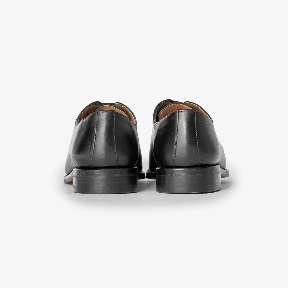 Berwick 4311 Oxford Cap Toe in black Chateaubriand leather, heel view.