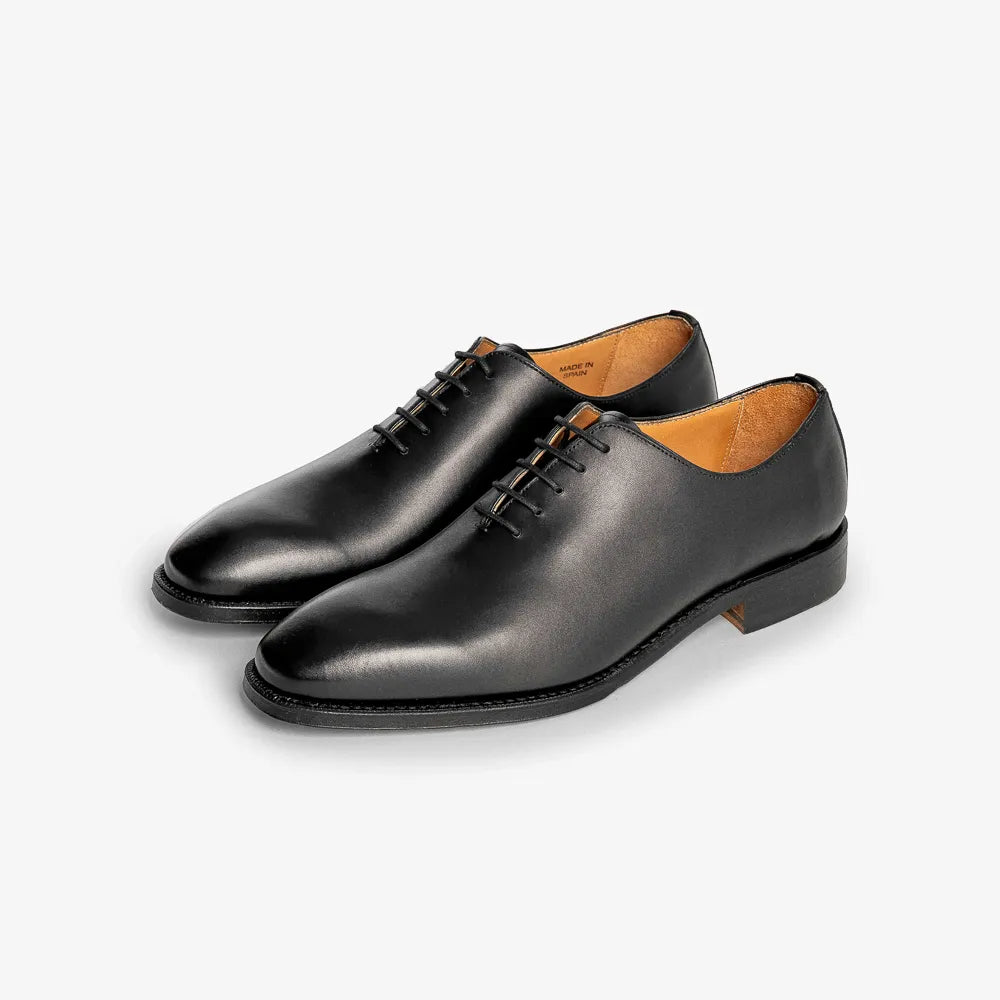 Berwick 5216 wholecut oxford in black leather, front angled view.