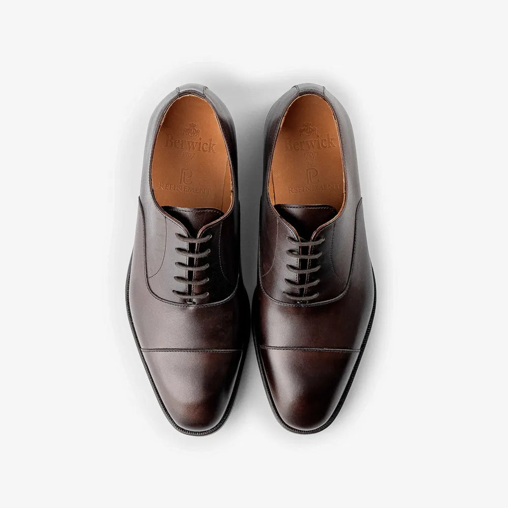 Berwick 5196 Oxford Captoe in Nomera Testa leather, top view highlighting captoe design and closed lacing.