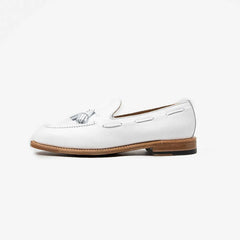 Berwick 5139 Tassel Loafer in white grained leather, side profile showing elegant silhouette.