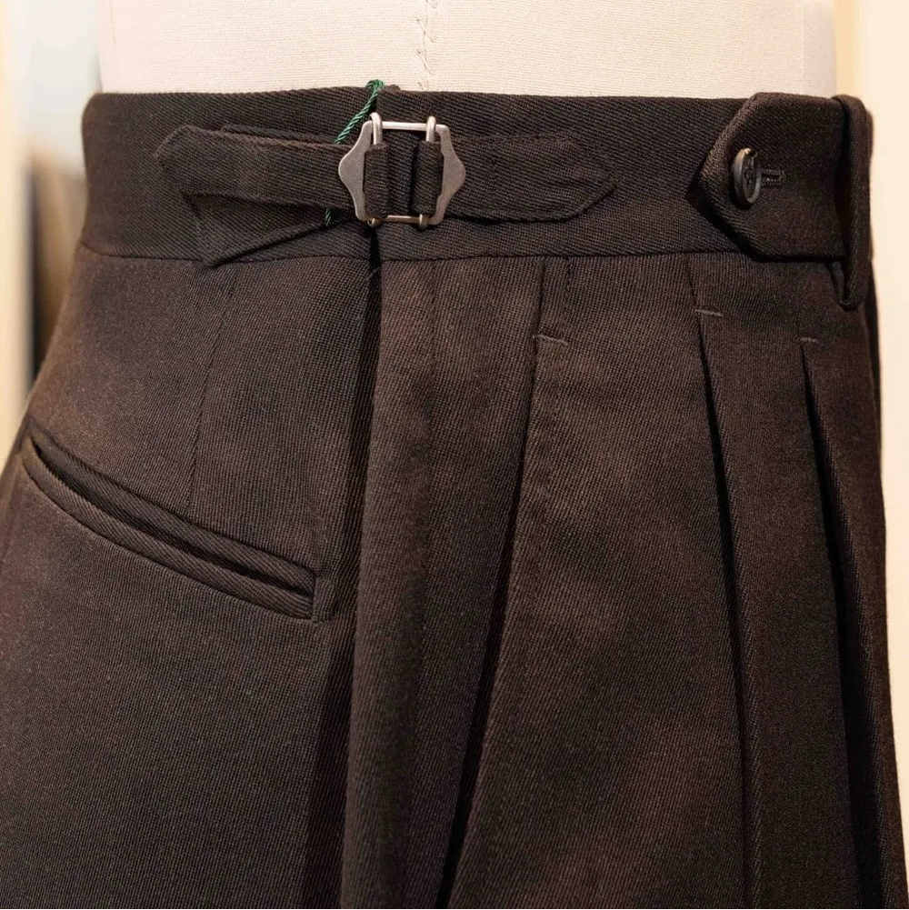 Waistband and waist detail of the Calsa Nagasaki Trousers Covert Dark Brown
