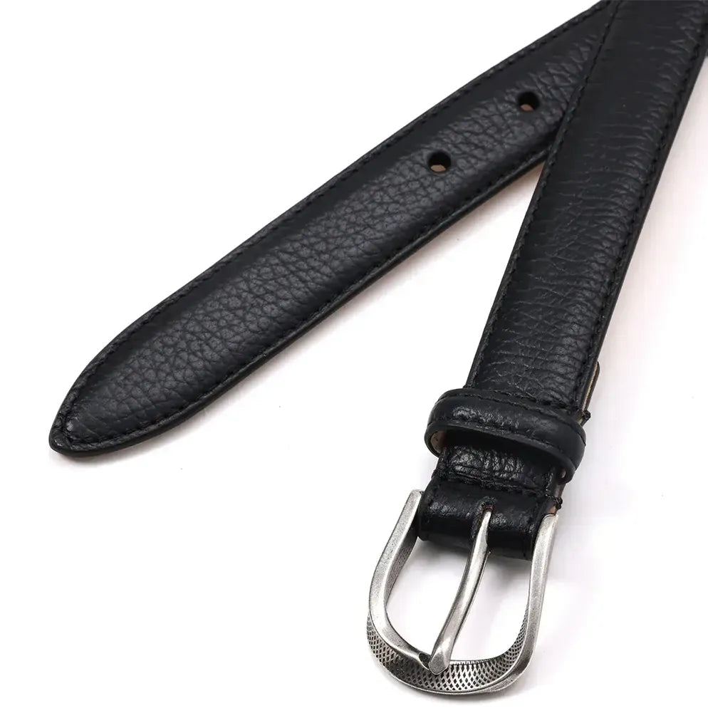 Close-up of twist buckle on Fattoria Del Cuoio Leather Belt Black