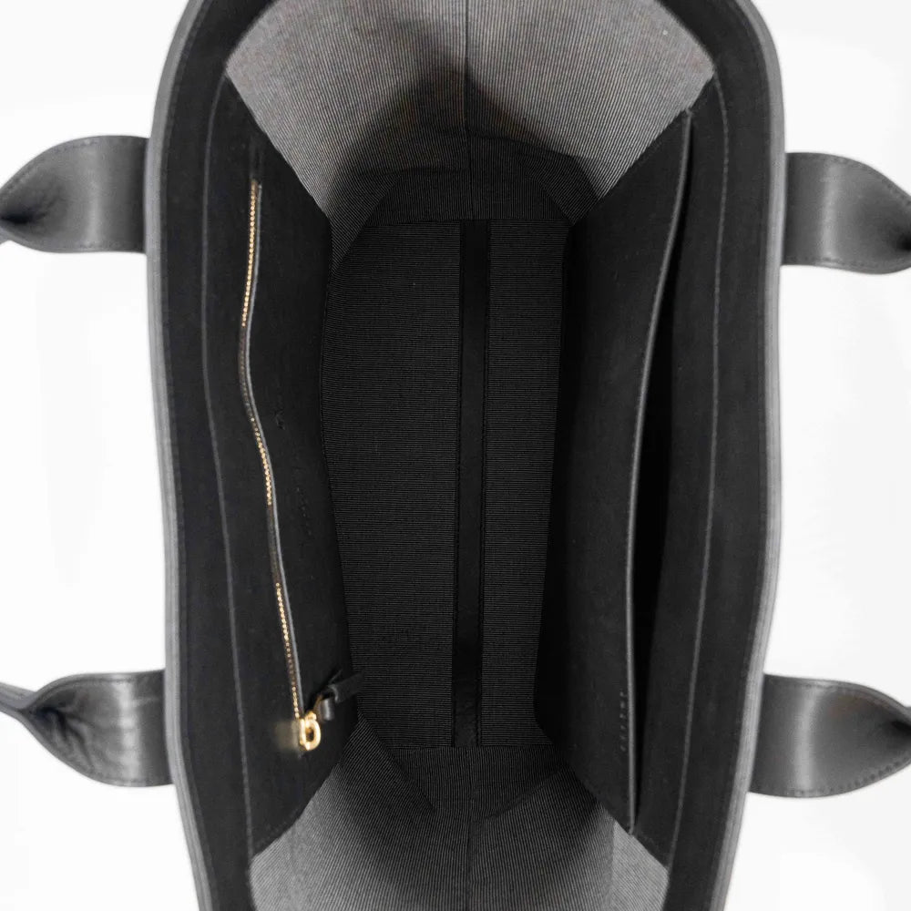 Inner pocket of the Frank Clegg for Refinement Goat Black Tote Bag
