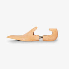 Gaziano & Girling Deco cedar shoe trees, side profile highlighting contours.
