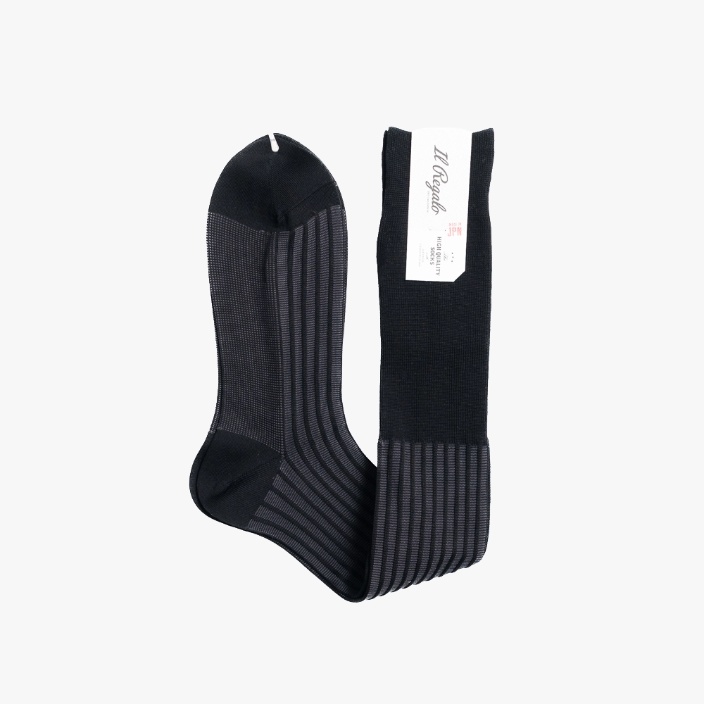 Folded detail view highlighting the jacquard stripe pattern, texture, and reinforced toe of the black Il Regalo socks.