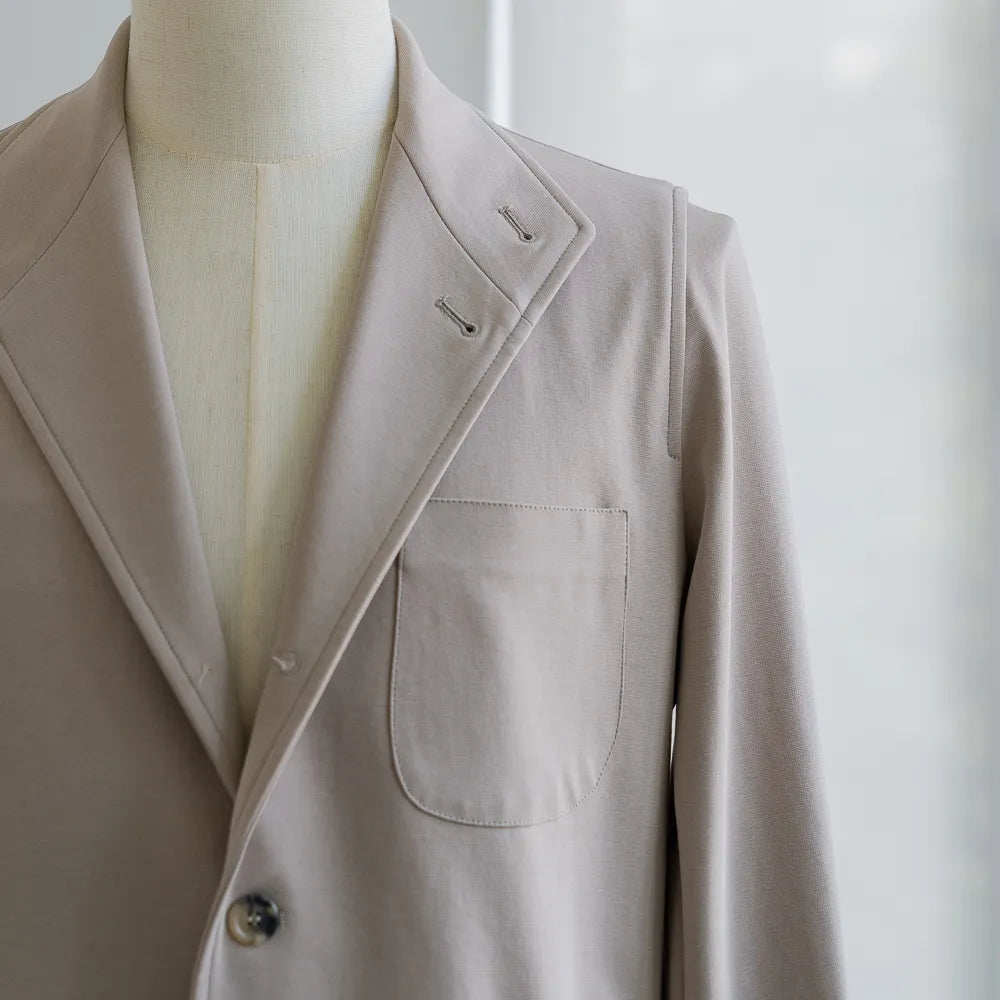 Close-up of the collar and neckline of the Justo Gimeno Teba Jacket Knited Stone