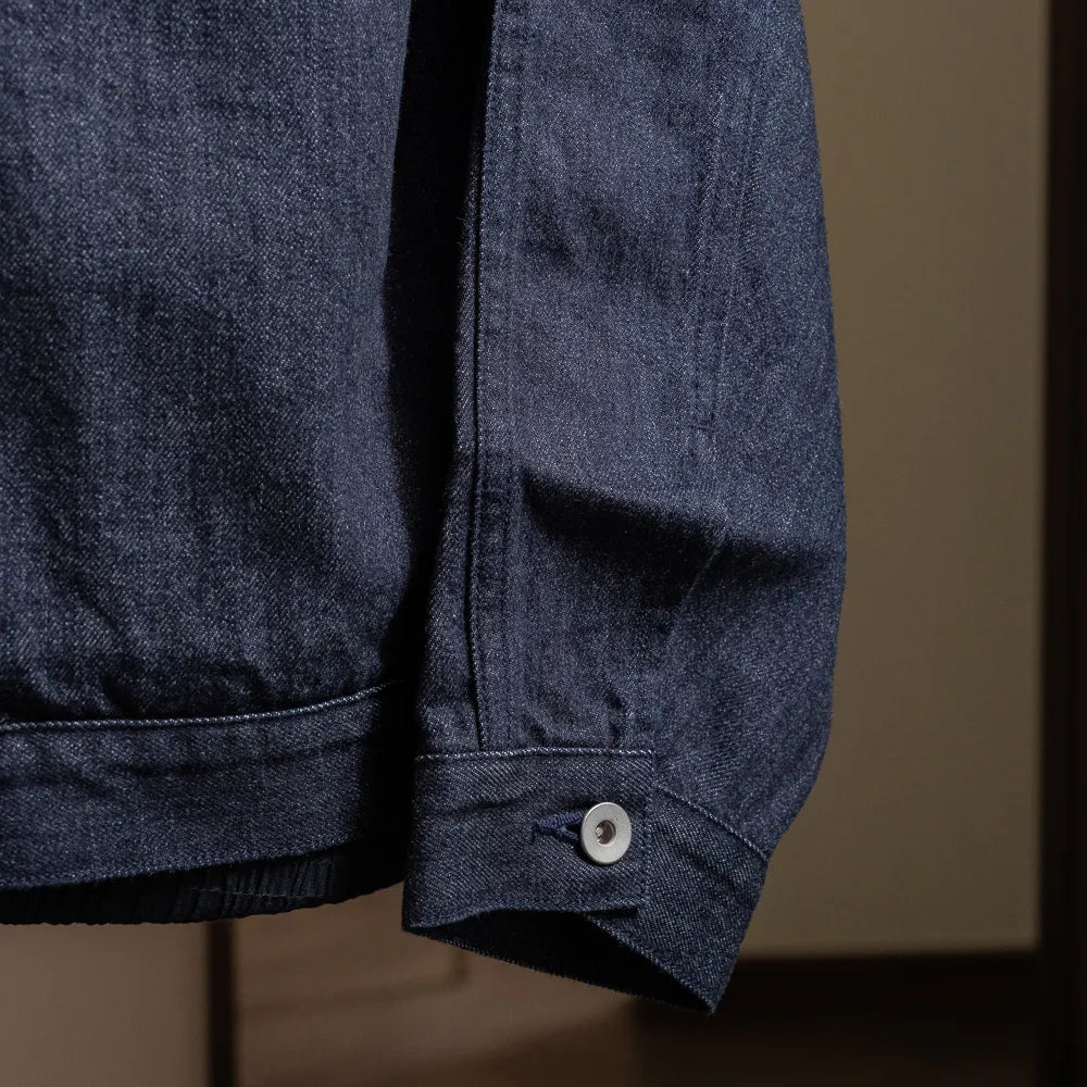 Close-up of the sleeve cuff with button fastening and structured finishing.