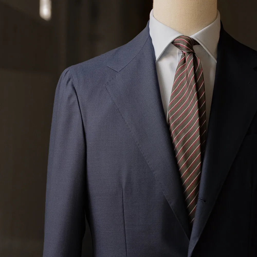 Upper-body close-up of the Zelander Navy jacket showing lapel roll, chest pocket, and the drape of Loro Piana wool.