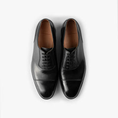 Saint Crispin’s 574 Straight Cap Oxford in black crust calf, top view showing lacing and straight toe cap.