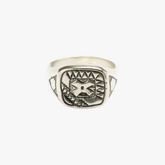 Full view of the Adawat’n Tuareg Doo Ring showing the handcrafted metal form and distinctive Tuareg-inspired design.