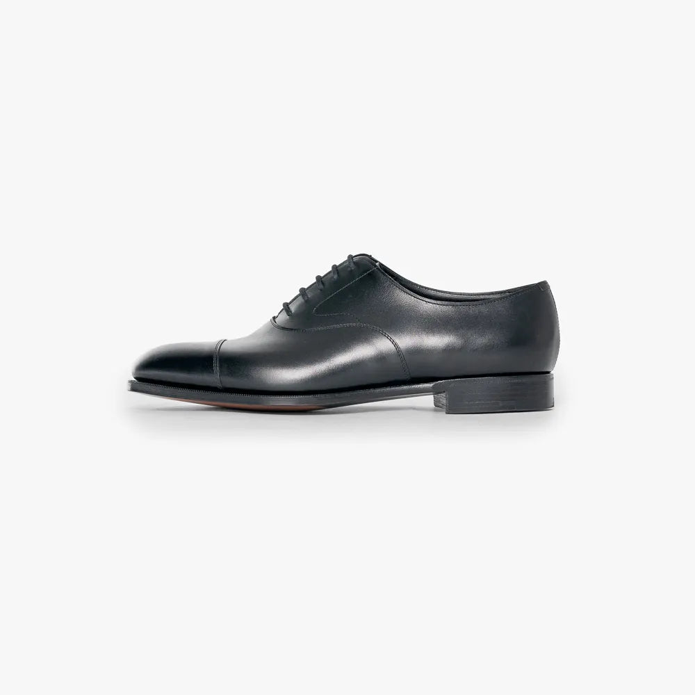 Side profile of the Edward Green Chelsea 202 Black Calf cap-toe Oxford.