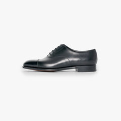 Side profile of the Edward Green Chelsea 202 Black Calf cap-toe Oxford.