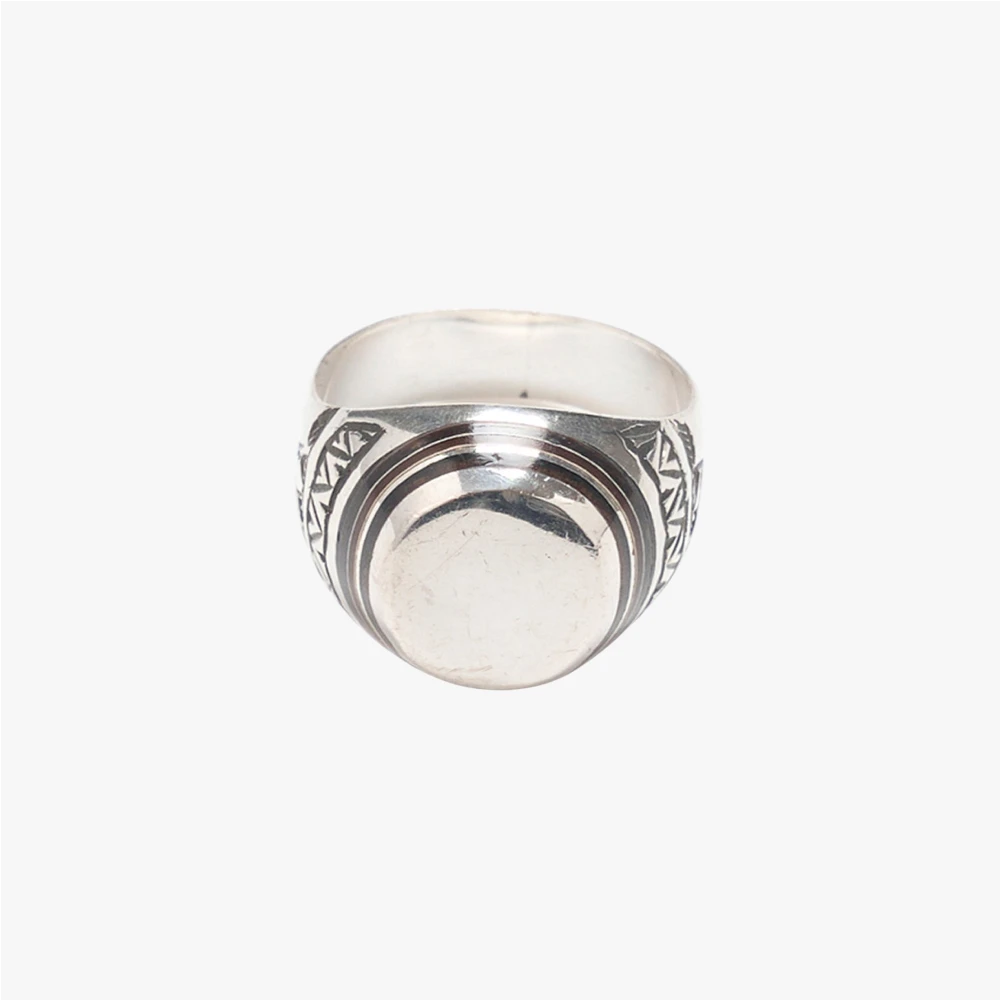 Full view of the Adawat’n Tuareg Abrun Tissght Ring showing the handcrafted metal form and distinctive Tuareg-inspired design.
