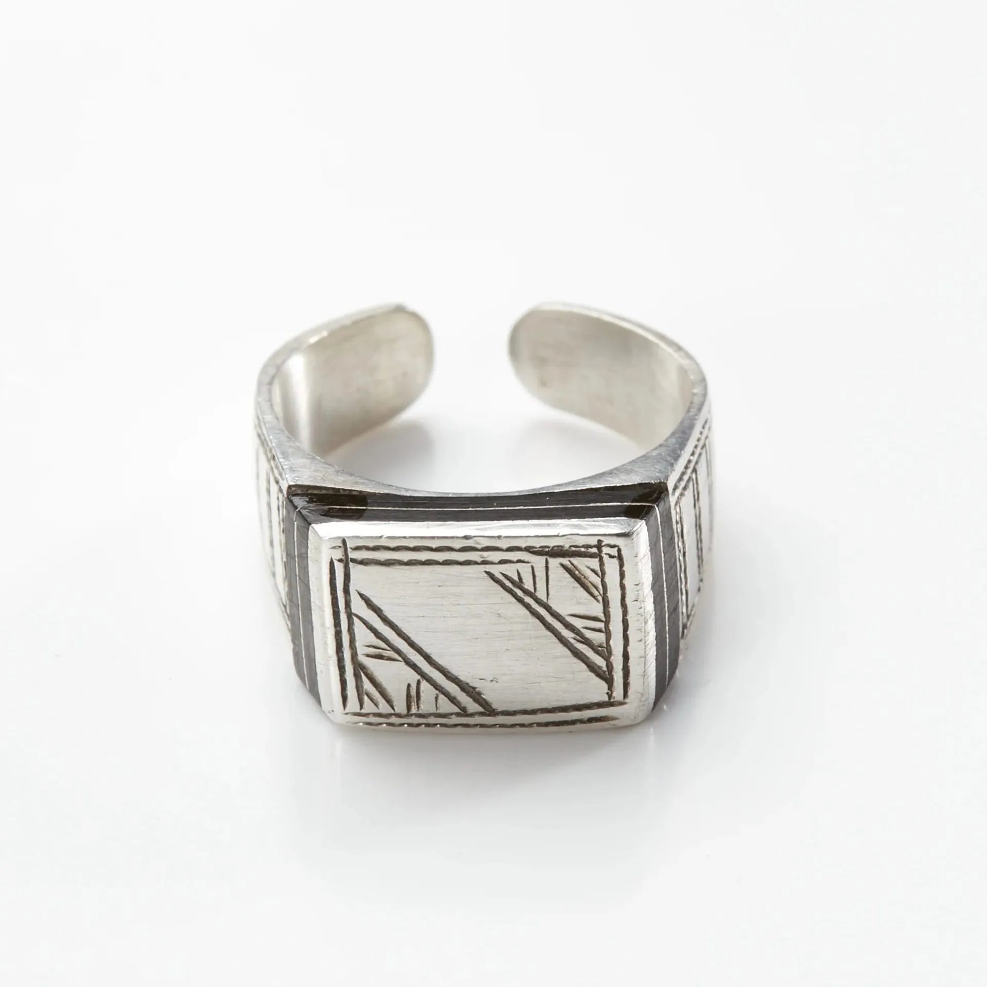 Front view of Adawat'n Tuareg Ring Azro