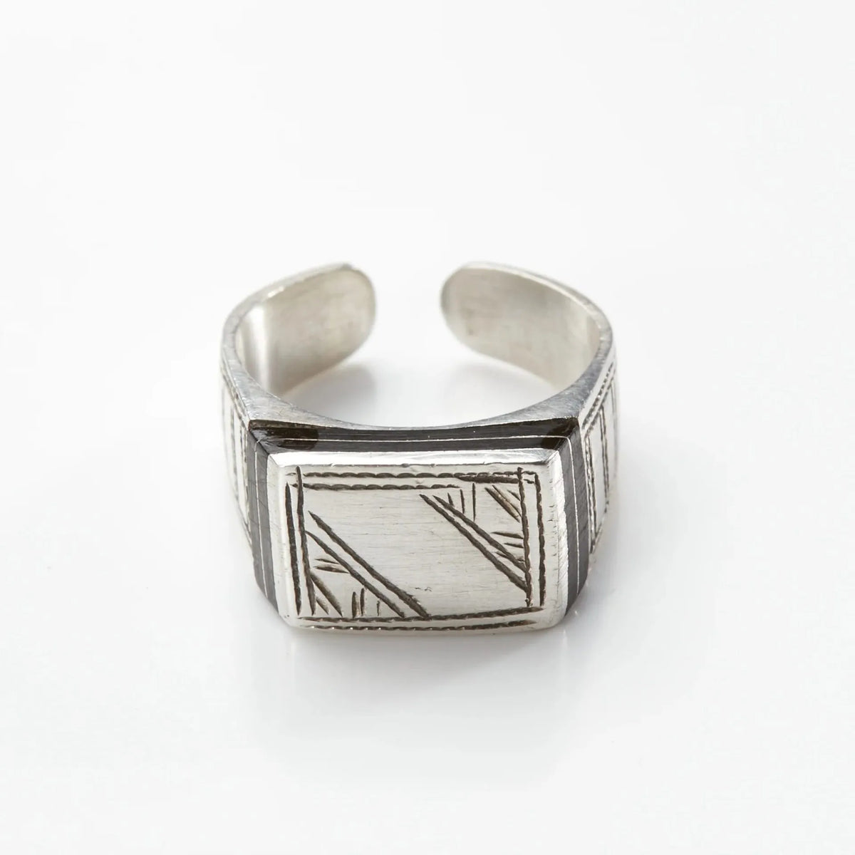 Front view of Adawat'n Tuareg Ring Azro