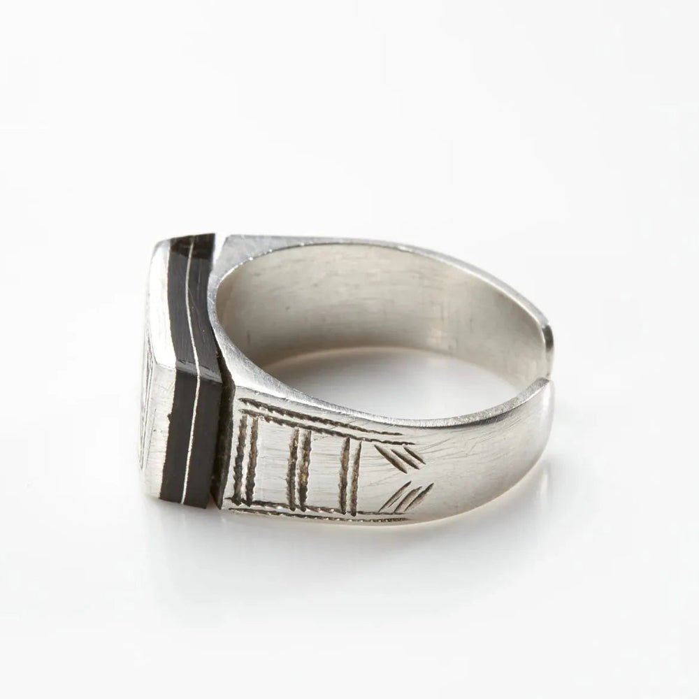 Side view of Adawat'n Tuareg Ring Azro