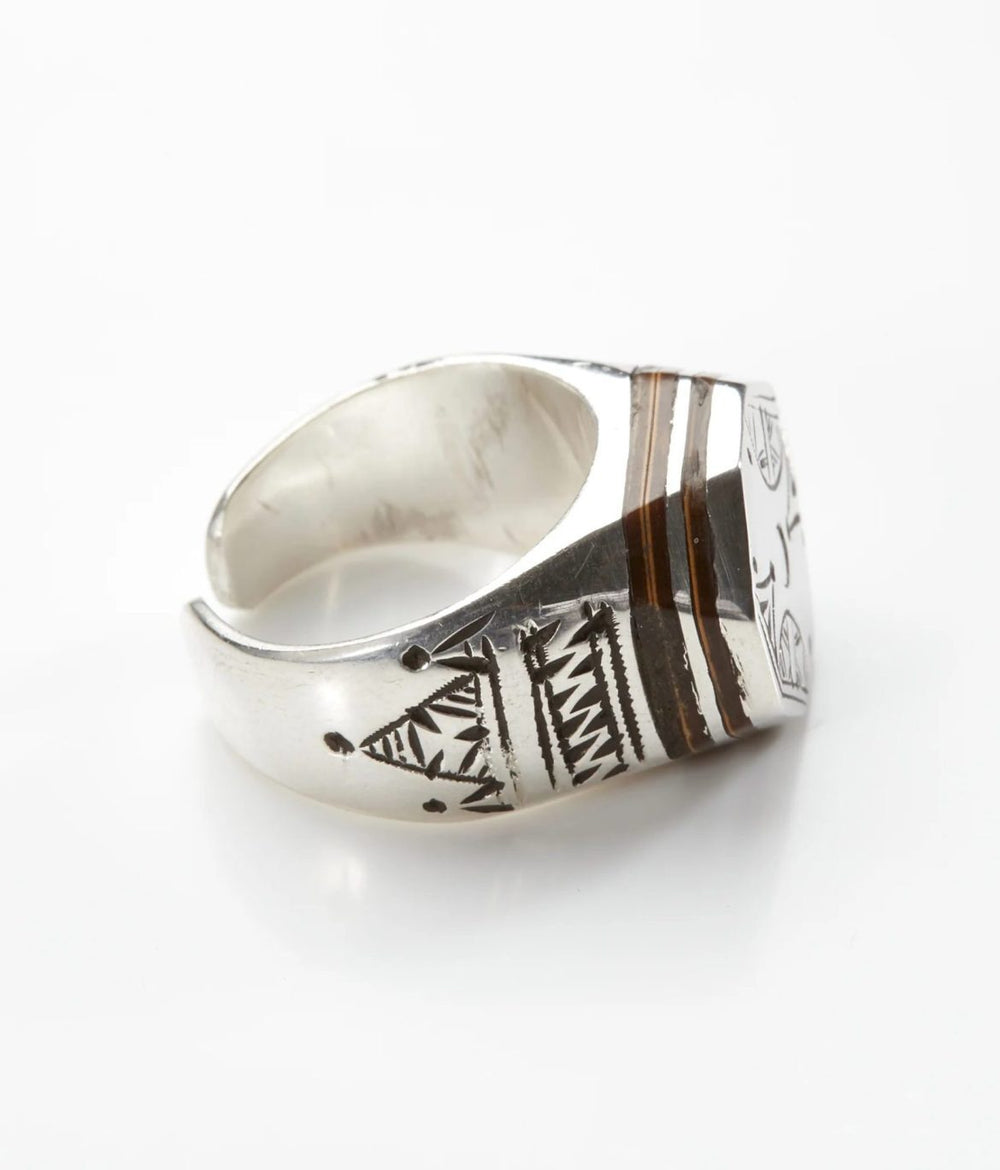 Side view of Adawat'n Tuareg Ring Botam Tissght Signet