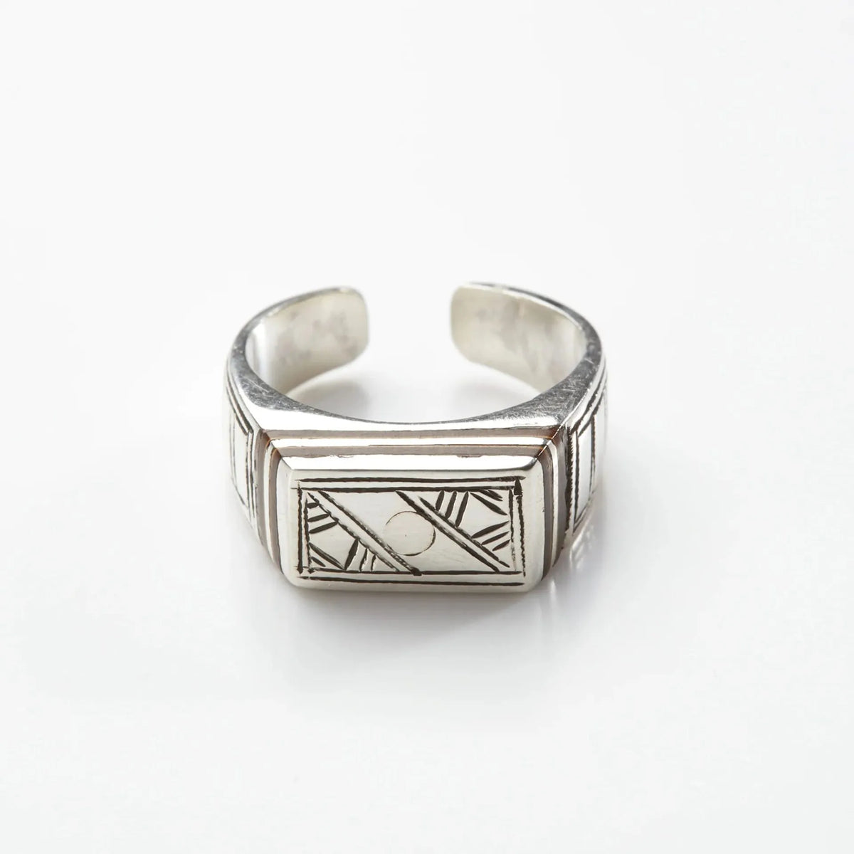 Front view of Adawat'n Tuareg Ring Talbit