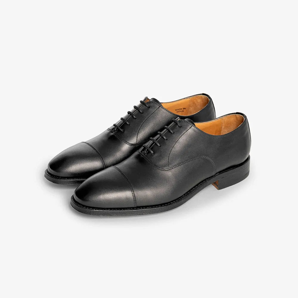 Berwick 5196 Oxford Cap Toe in black Chateaubriand leather, angled front view.