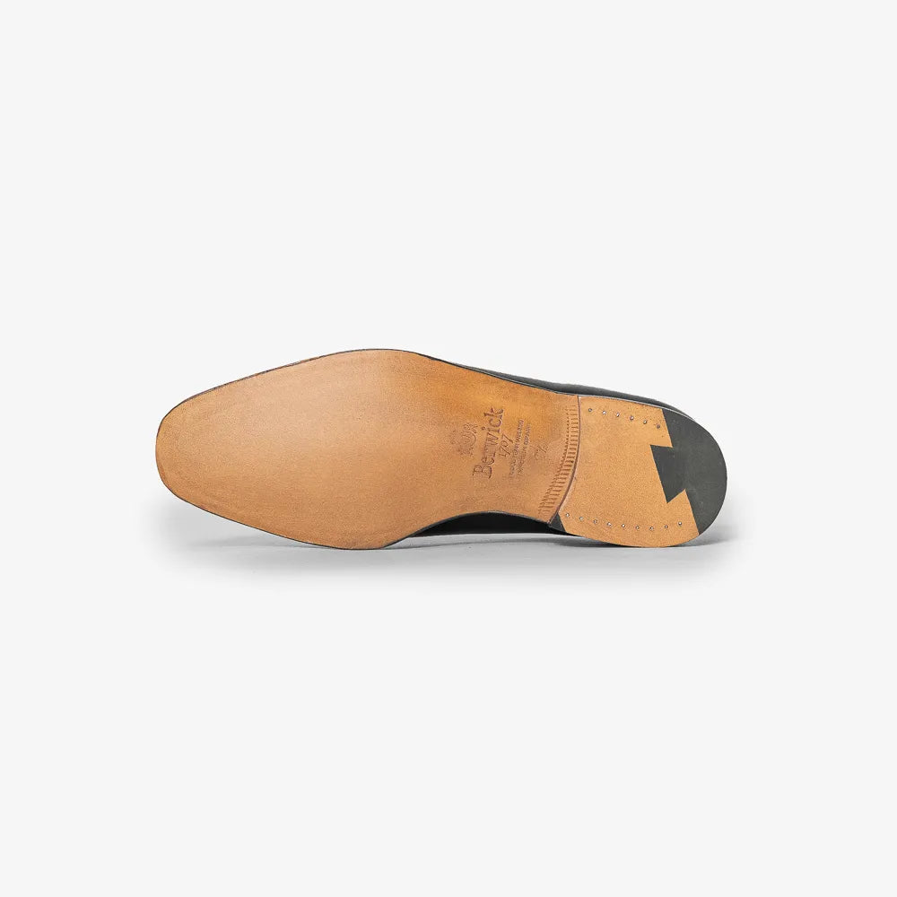 Berwick 5216 wholecut oxford interior leather insole branding.