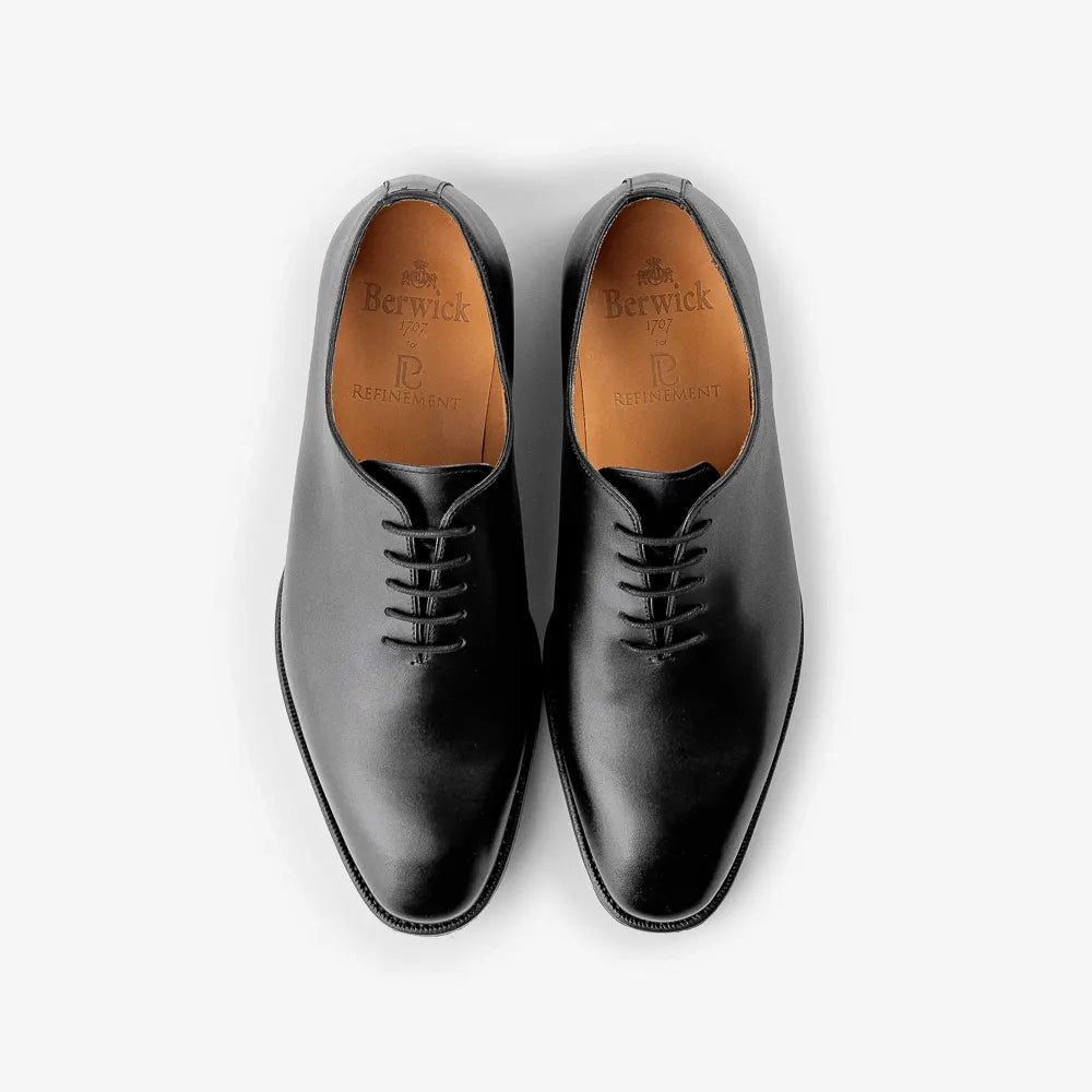Berwick 5216 wholecut oxford in black leather, top pair view.