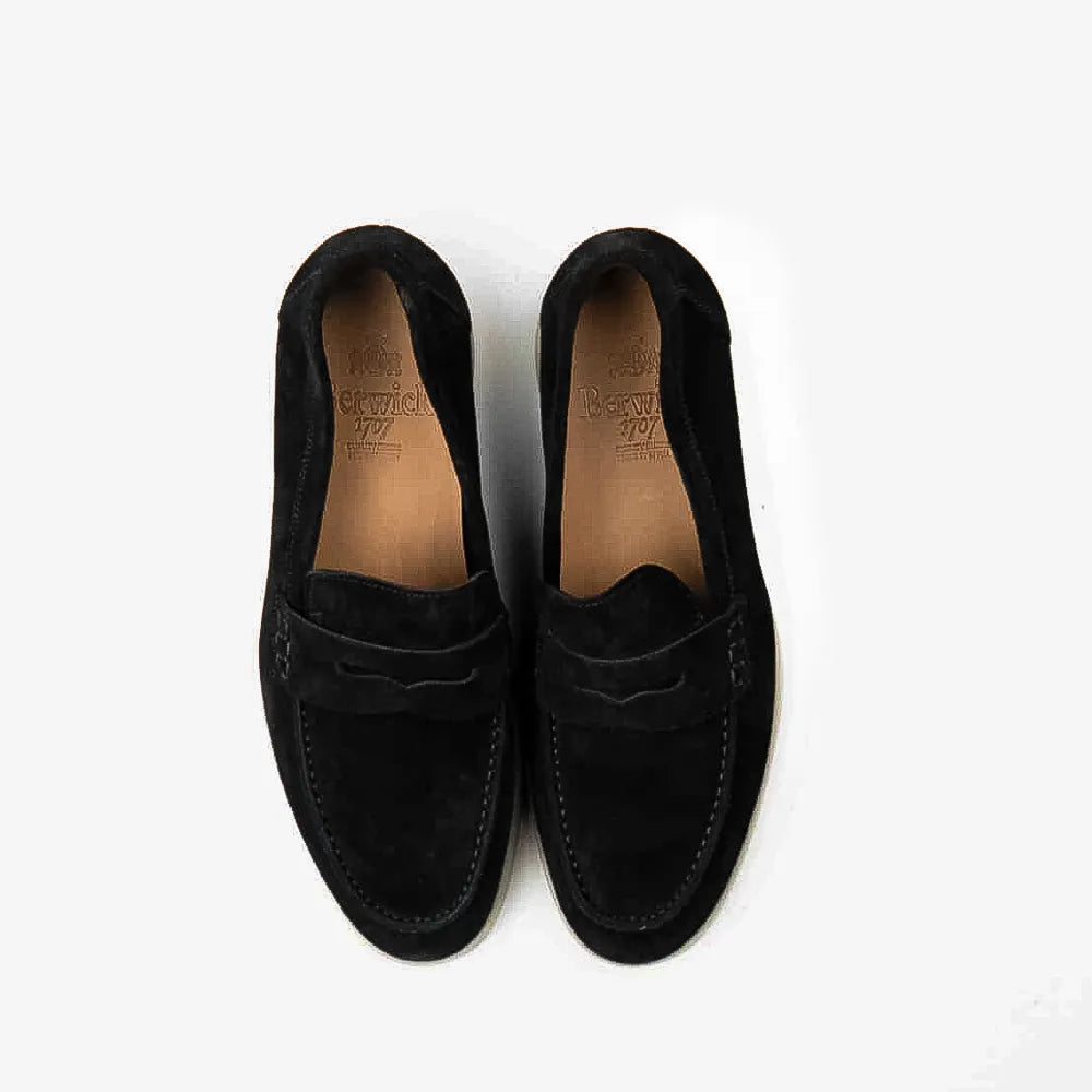 Berwick 5371 Flex Walk Penny Loafer in black leather, top view of pair.