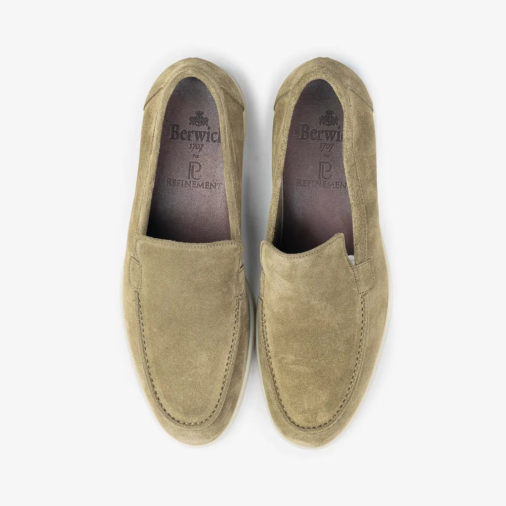 Berwick 5542 Flex Walk Loafer in Quercia brown leather, top view of pair.