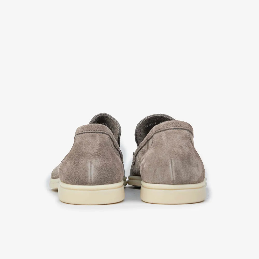 Berwick 5542 Flex Walk Loafer in Taupe Grey suede, heel view.