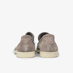 Berwick 5542 Flex Walk Loafer in Taupe Grey suede, heel view.