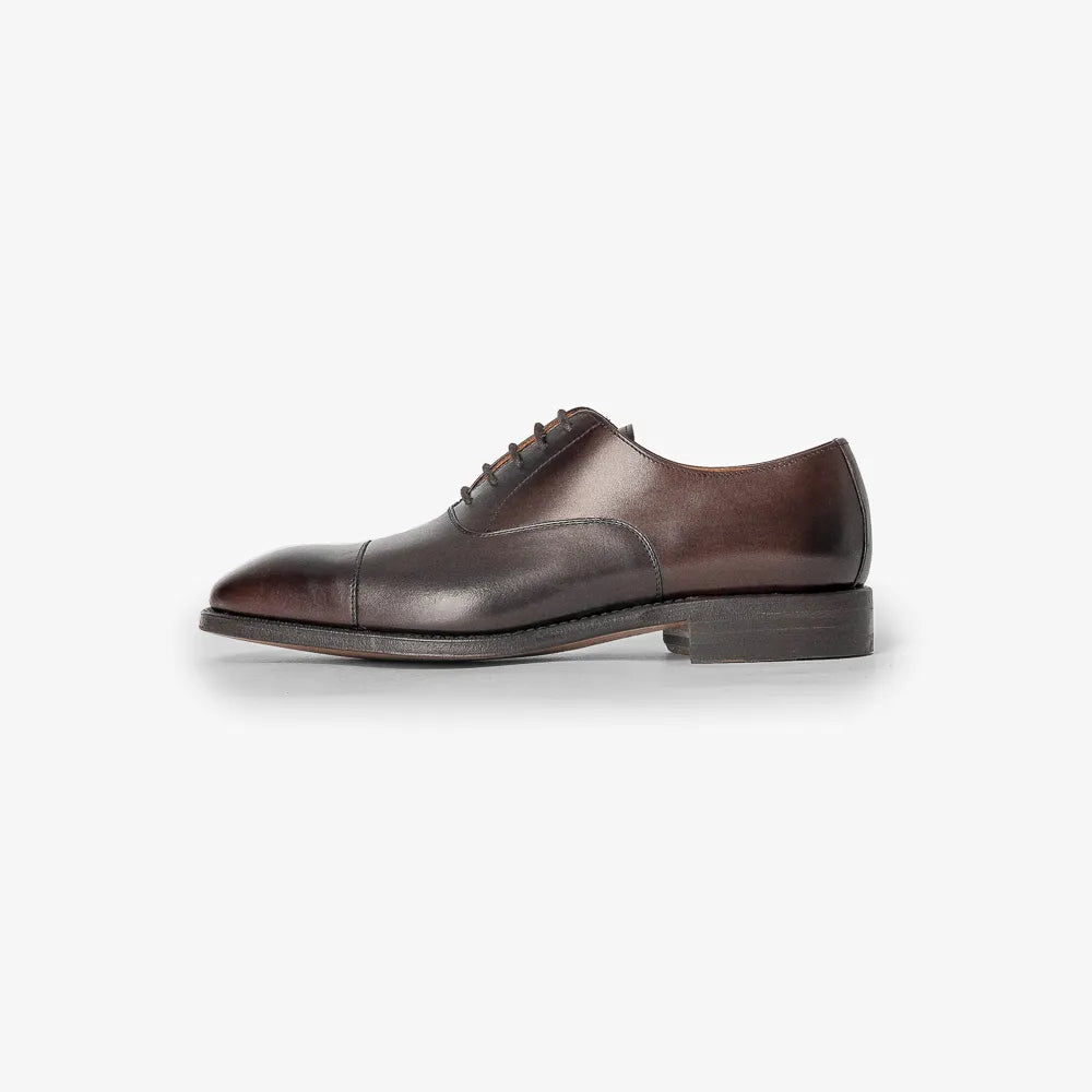 Berwick 5196 Oxford Captoe in Nomera Testa leather, side profile showing elegant lines and welt.