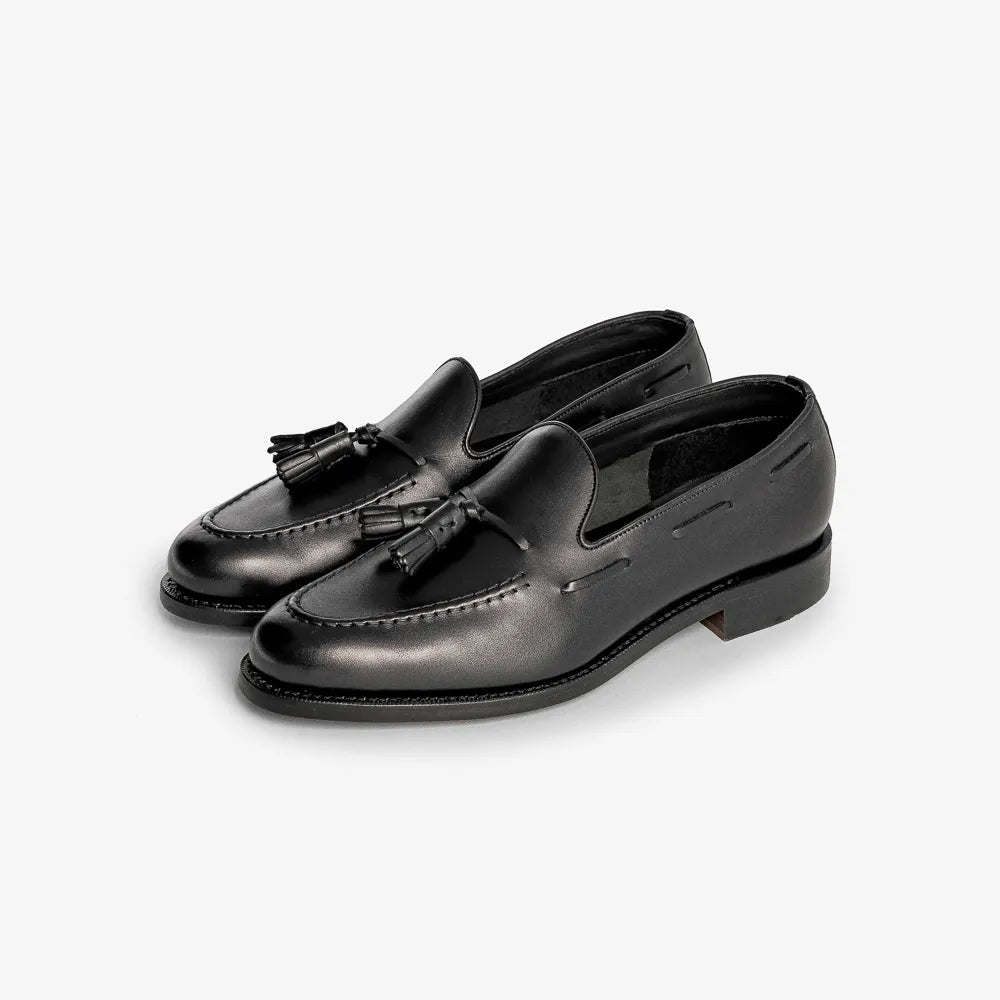 Berwick 5139 Tassel Loafer in Chateaubriand black leather, angled front view showing tassel detail and polished finish.