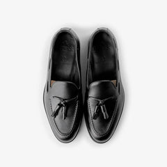 Berwick 5139 Tassel Loafer in Chateaubriand black leather, top view of pair with tassels visible.