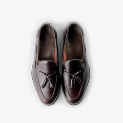 Berwick 5139 Tassel Loafer in Rois Marron leather, top view of pair with tassel detail.