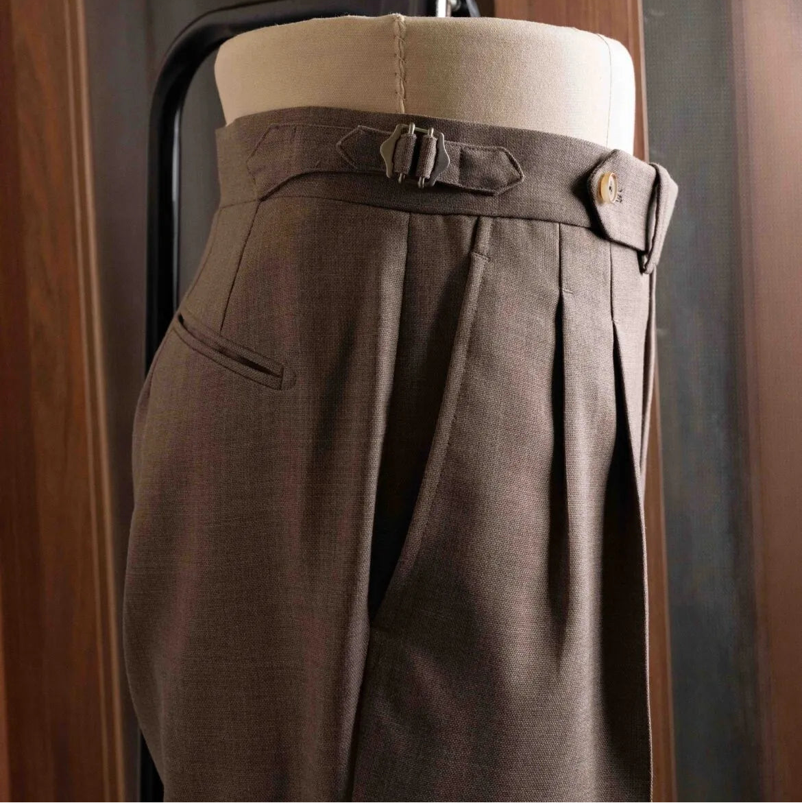 Waistband and waist detail of the Calsa Nagasaki Trousers Beige