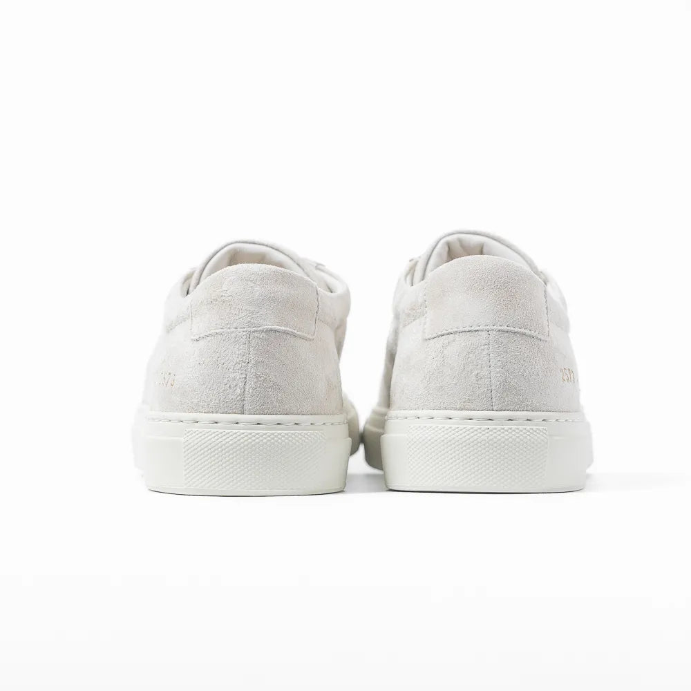 Close-up of the heel counter showing light grey suede texture and refined finishing.