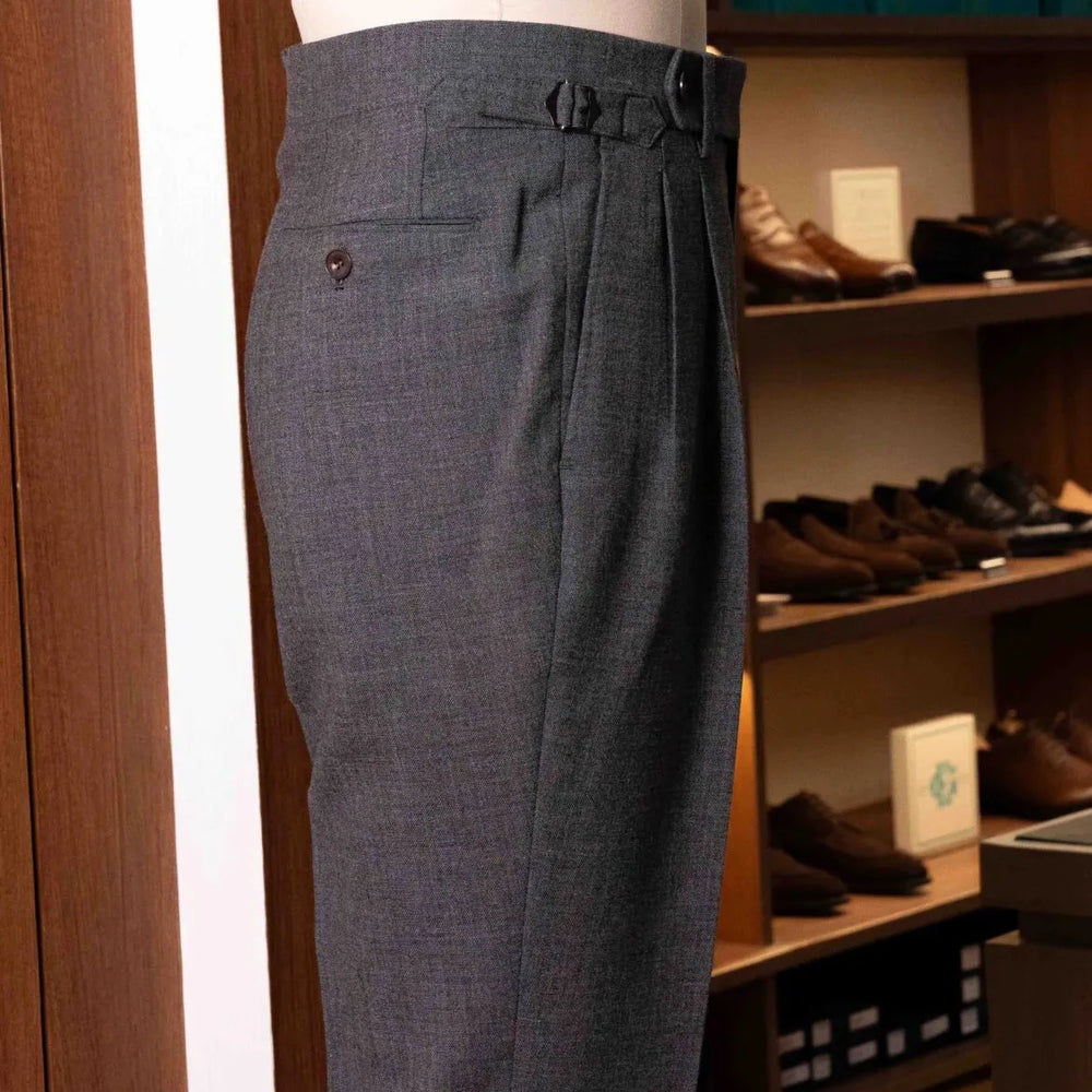Side view of the Drummers Trousers Mid Grey showing the straight leg shape, clean side seams, and balanced proportions.