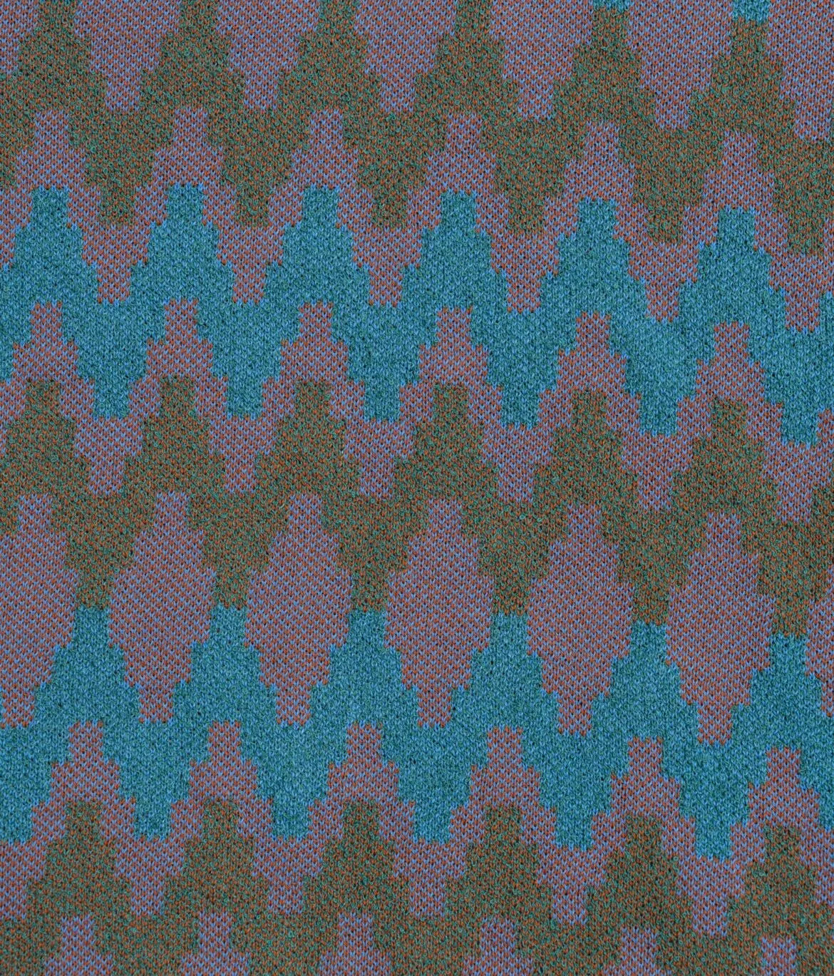 Close-up fabric texture of the Gallia Coleman Polo Zig Zag Olive Pink Blue showing the knitted zigzag pattern and color details.
