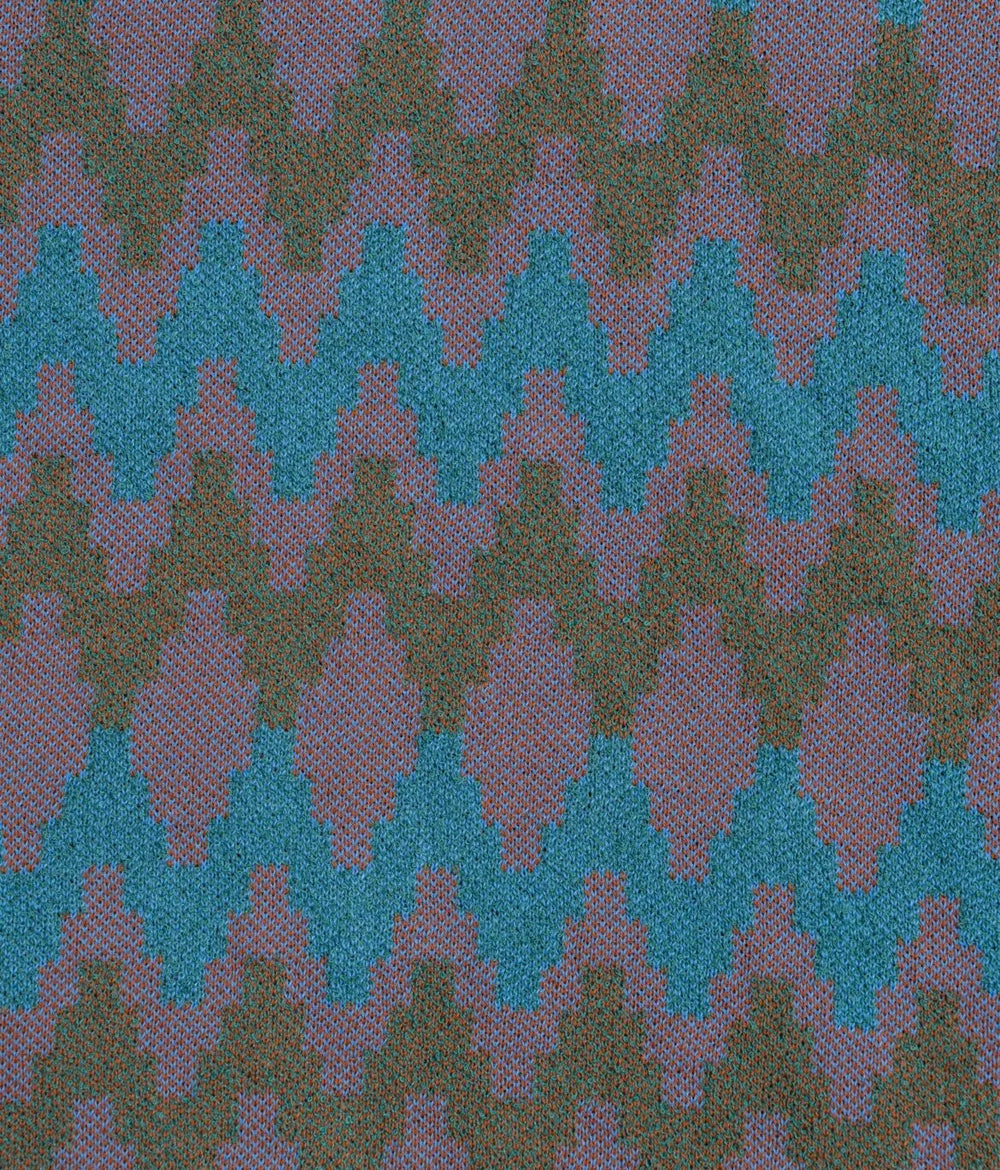 Close-up fabric texture of the Gallia Coleman Polo Zig Zag Olive Pink Blue showing the knitted zigzag pattern and color details.