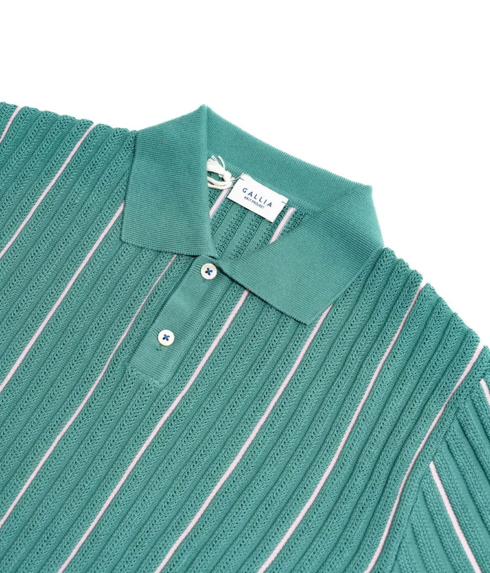 Close-up of the collar of the Gallia Tucson Polo Jacquard Rust Green, showing the textured jacquard knit and color contrast.