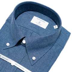 Collar detail of the Hitoyoshi Button Down Shirt Chambray Dark Blue