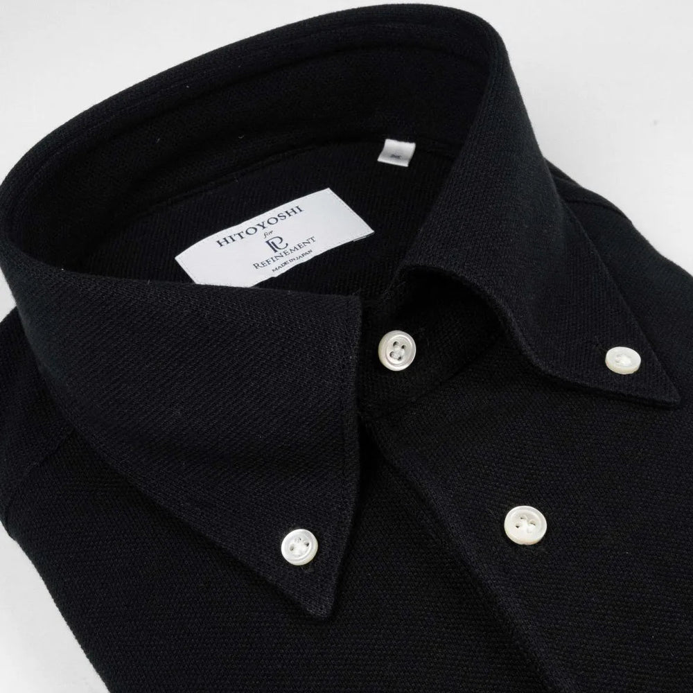 Collar detail of the Hitoyoshi for Refinement Button Down Polo Black