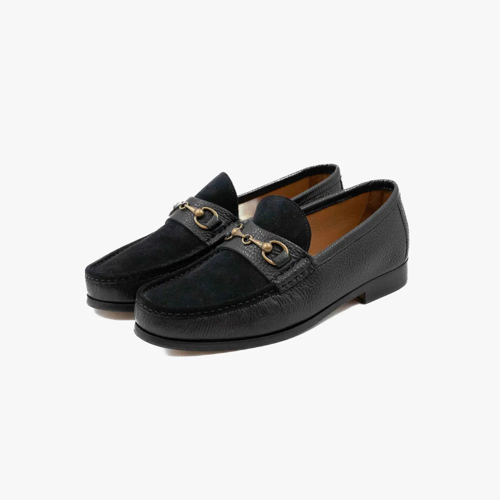 Il Mocassino B-Reverso 17 Peg/Kaieido Nero loafer, angled front view showing sleek black leather.