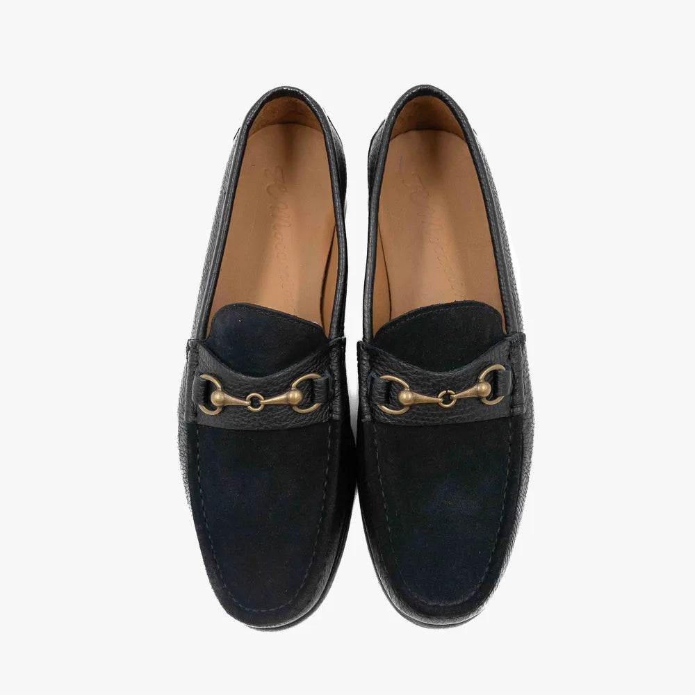 Top view of Il Mocassino B-Reverso 17 Peg/Kaieido Nero loafer showing apron and strap.