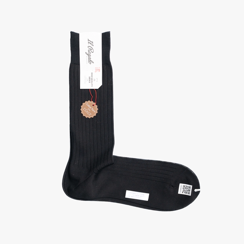 Full view of the Il Regalo 8×2 Rib Socks Black showing the rib-knit structure and classic mid-length silhouette.
