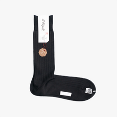 Full view of the Il Regalo 8×2 Rib Socks Black showing the rib-knit structure and classic mid-length silhouette.