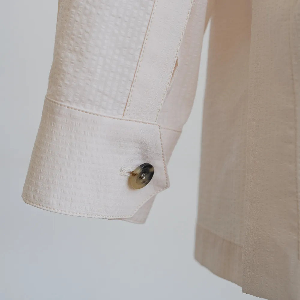 Sleeve and button detail of the Justo Gimeno Teba Jacket Seersucker Cream